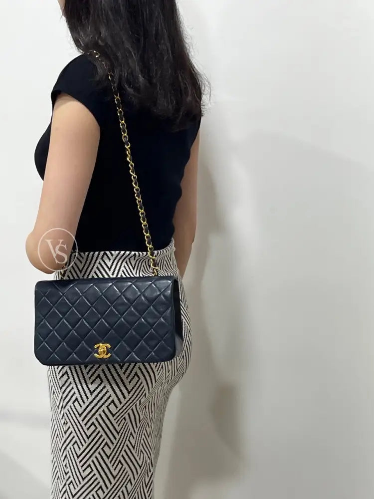 CHANEL 1989-91 Navy Lambskin Classic Quilted Full Flap Crossbody Bag Medium in 24k GHW