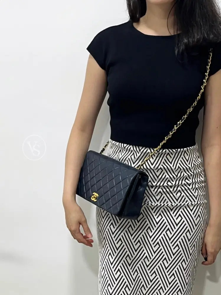CHANEL 1989-91 Navy Lambskin Classic Quilted Full Flap Crossbody Bag Medium in 24k GHW