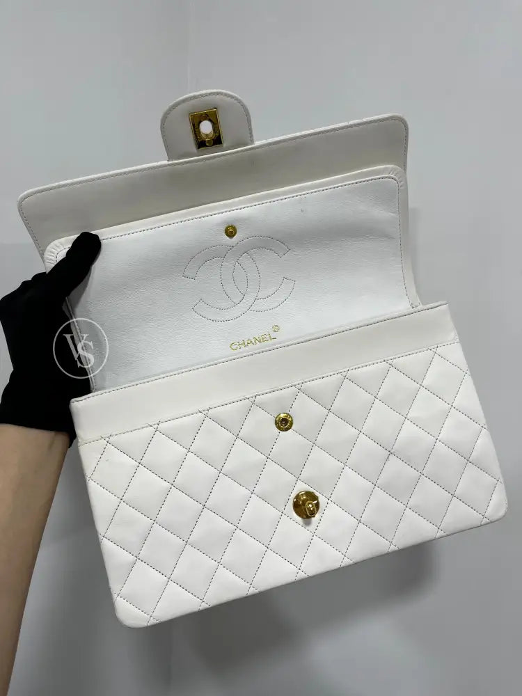 CHANEL 1989-91 White Lambskin Quilted Classic Flap Single Flap Shoulder Bag Medium in 24k GHW