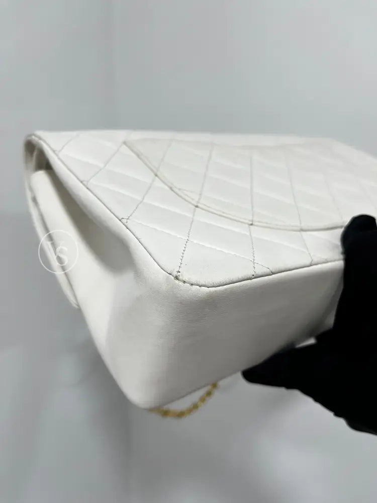 CHANEL 1989-91 White Lambskin Quilted Classic Flap Single Flap Shoulder Bag Medium in 24k GHW