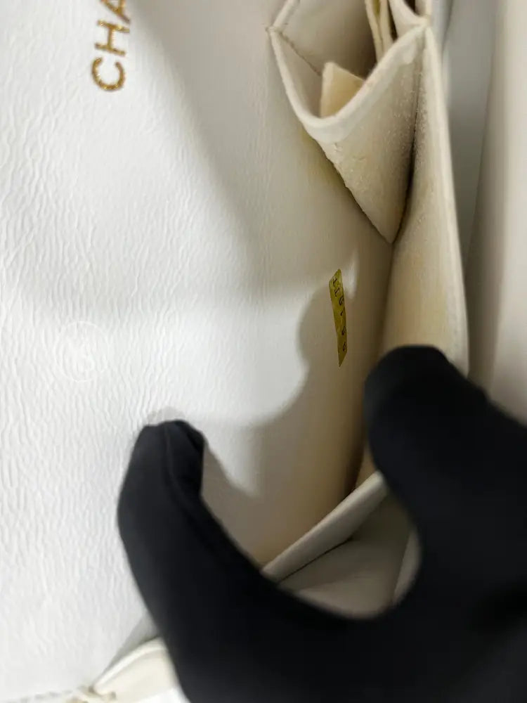 CHANEL 1989-91 White Lambskin Quilted Classic Flap Single Flap Shoulder Bag Medium in 24k GHW