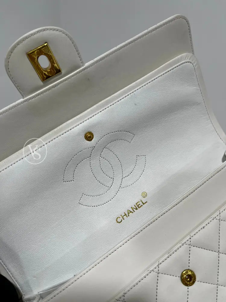 CHANEL 1989-91 White Lambskin Quilted Classic Flap Single Flap Shoulder Bag Medium in 24k GHW