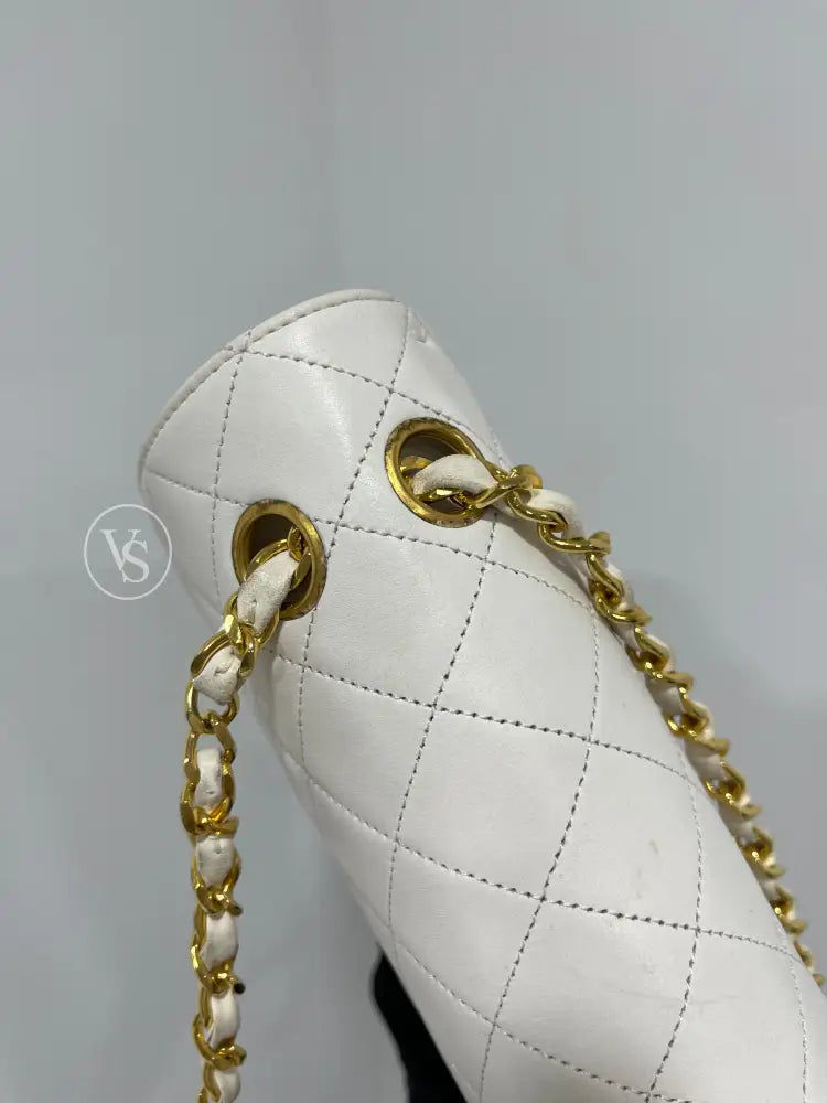CHANEL 1989-91 White Lambskin Quilted Classic Flap Single Flap Shoulder Bag Medium in 24k GHW
