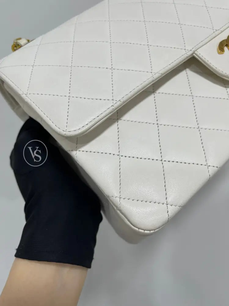 CHANEL 1989-91 White Lambskin Quilted Classic Flap Single Flap Shoulder Bag Medium in 24k GHW