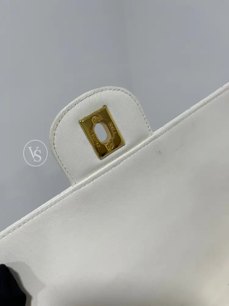 CHANEL 1989-91 White Lambskin Quilted Classic Flap Single Flap Shoulder Bag Medium in 24k GHW