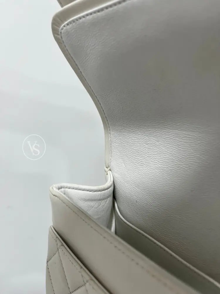 CHANEL 1989-91 White Lambskin Quilted Classic Flap Single Flap Shoulder Bag Medium in 24k GHW