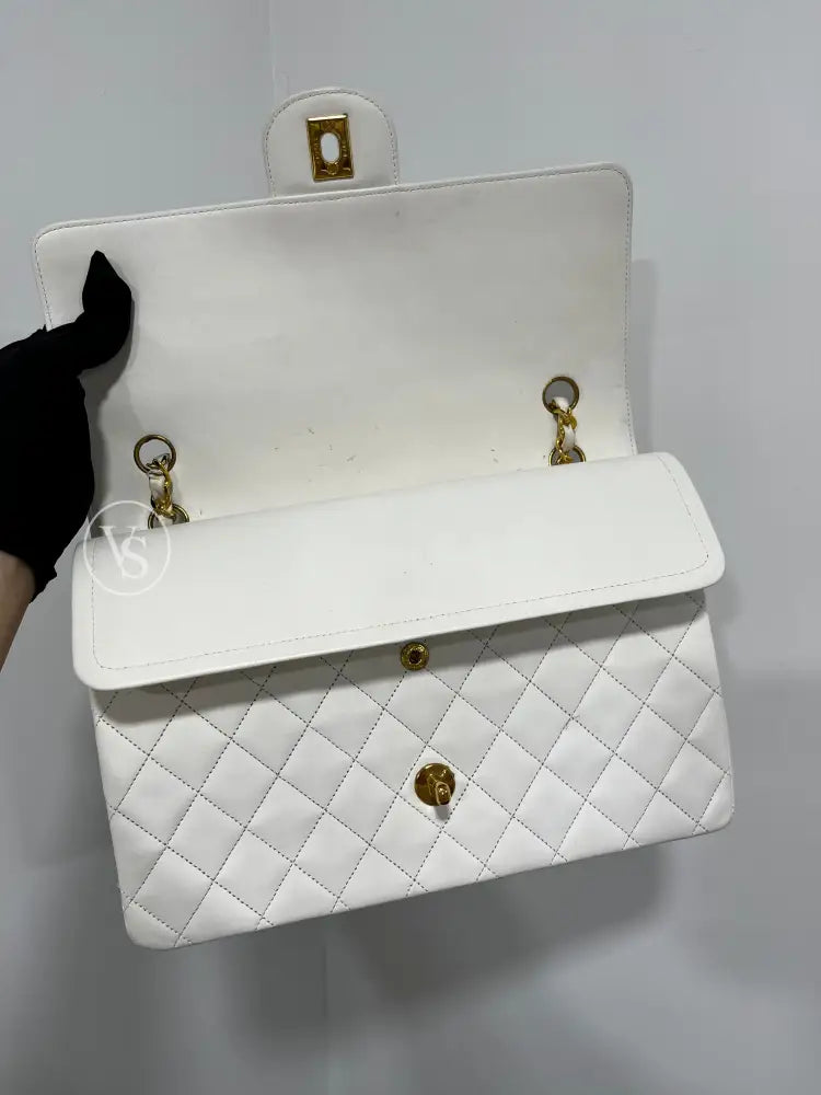 CHANEL 1989-91 White Lambskin Quilted Classic Flap Single Flap Shoulder Bag Medium in 24k GHW