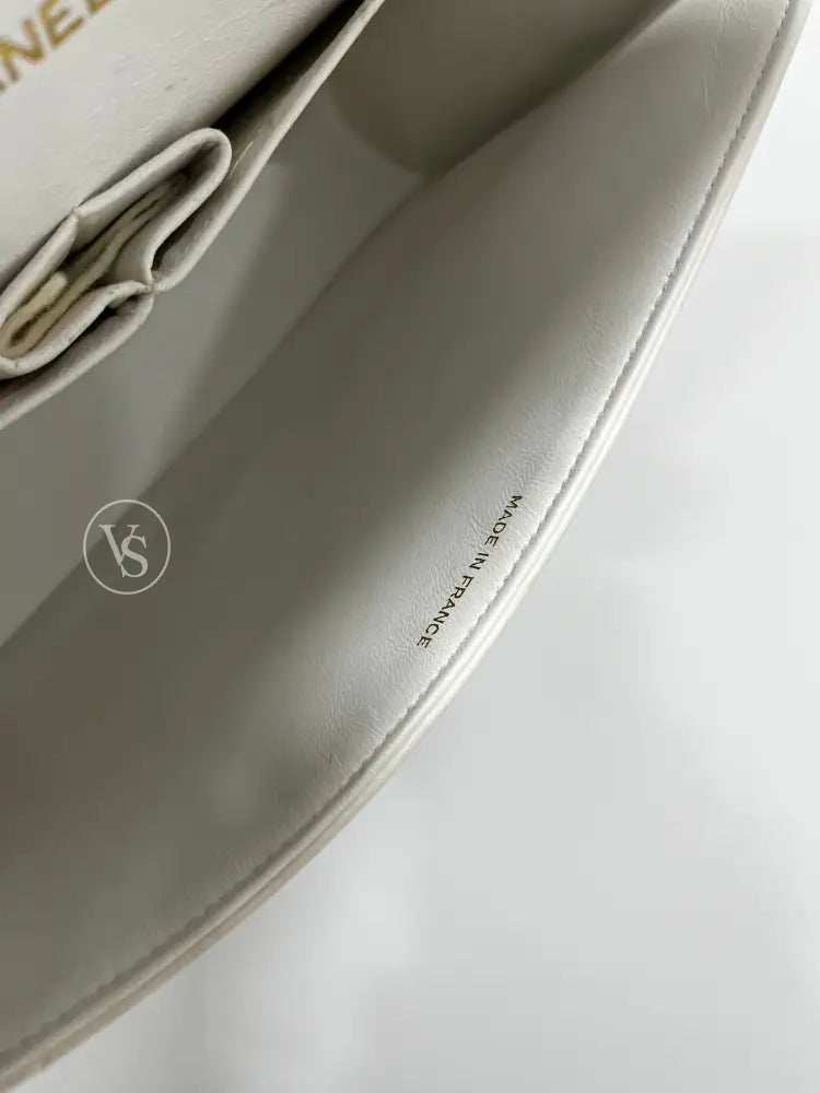 CHANEL 1989-91 White Lambskin Quilted Classic Flap Single Flap Shoulder Bag Medium in 24k GHW