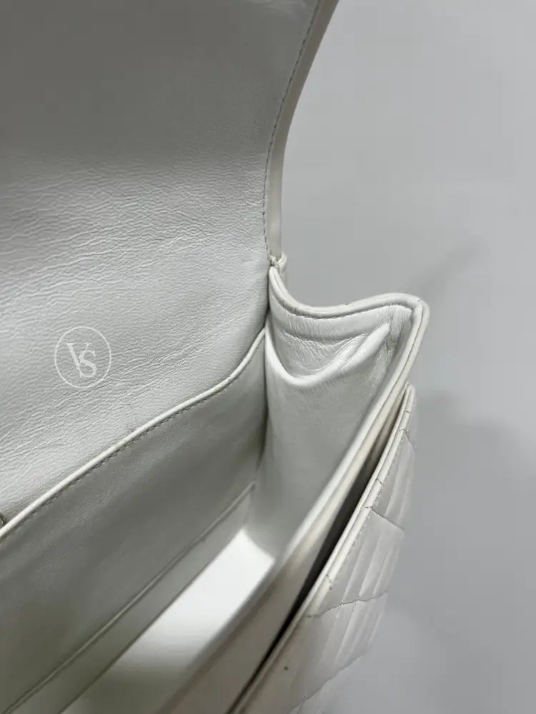 CHANEL 1989-91 White Lambskin Quilted Classic Flap Single Flap Shoulder Bag Medium in 24k GHW