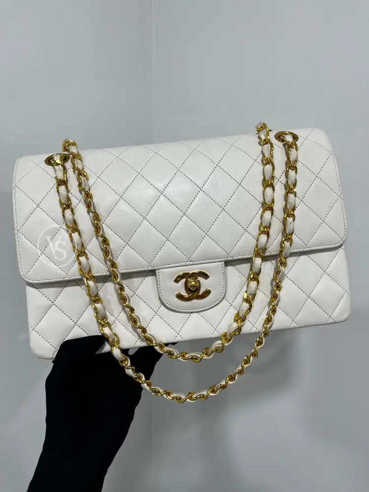CHANEL 1989-91 White Lambskin Quilted Classic Flap Single Flap Shoulder Bag Medium in 24k GHW