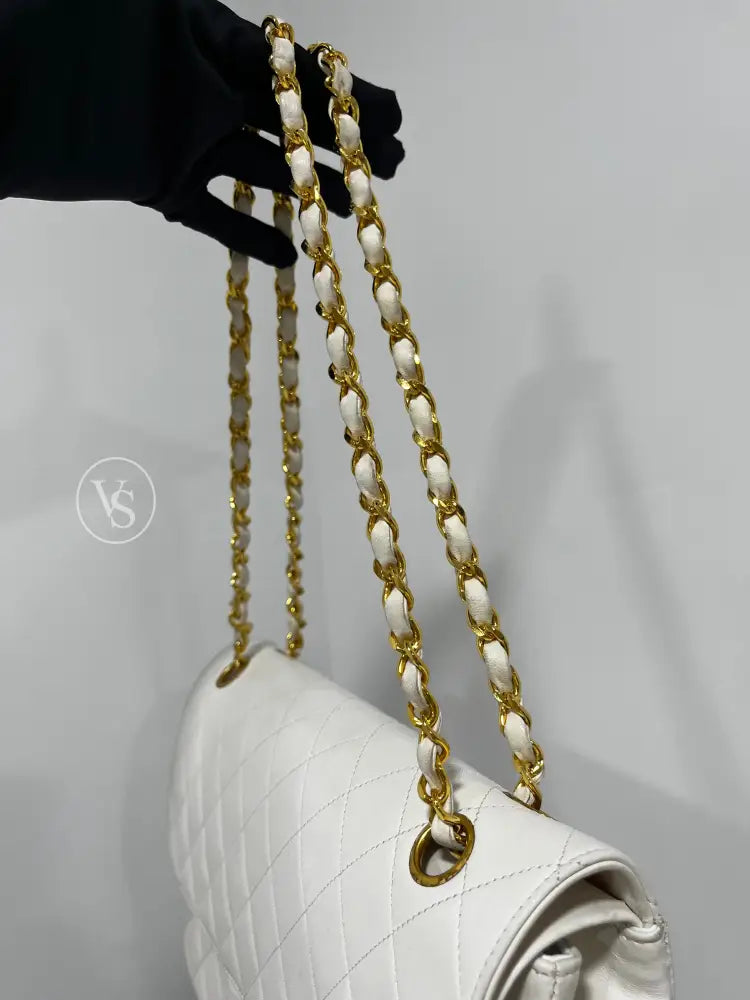 CHANEL 1989-91 White Lambskin Quilted Classic Flap Single Flap Shoulder Bag Medium in 24k GHW