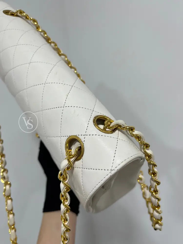 CHANEL 1989-91 White Lambskin Quilted Classic Flap Single Flap Shoulder Bag Medium in 24k GHW