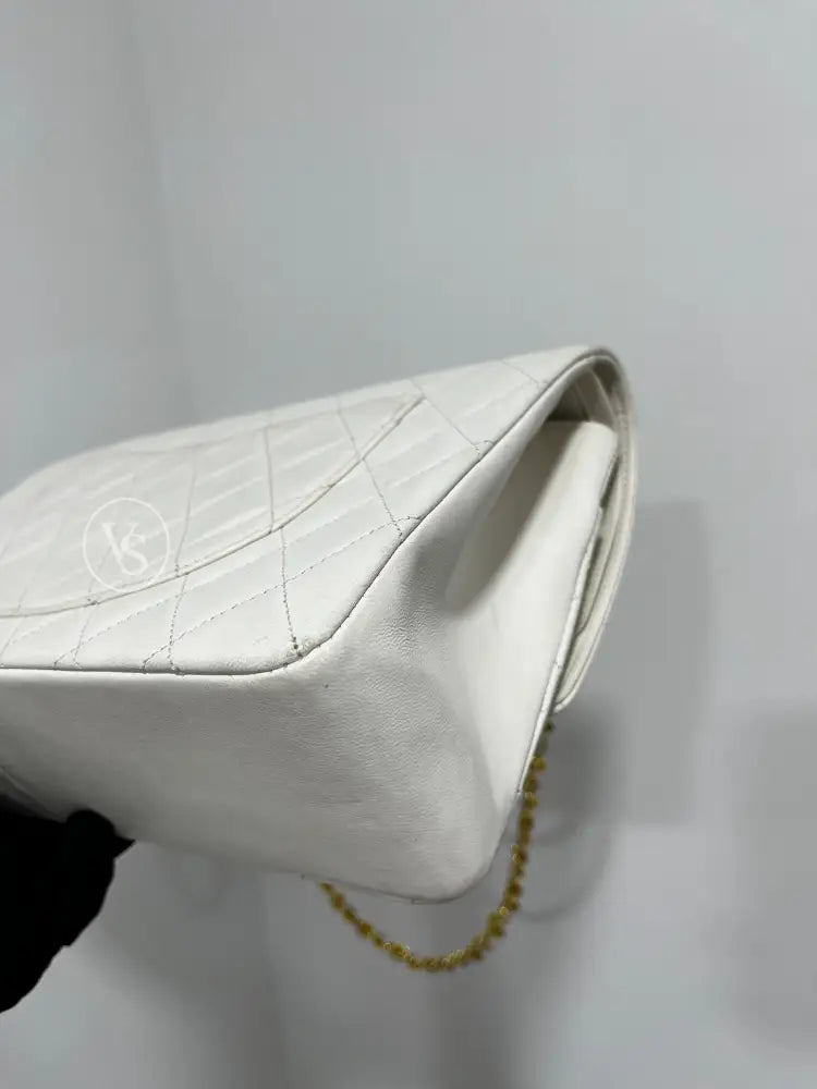 CHANEL 1989-91 White Lambskin Quilted Classic Flap Single Flap Shoulder Bag Medium in 24k GHW